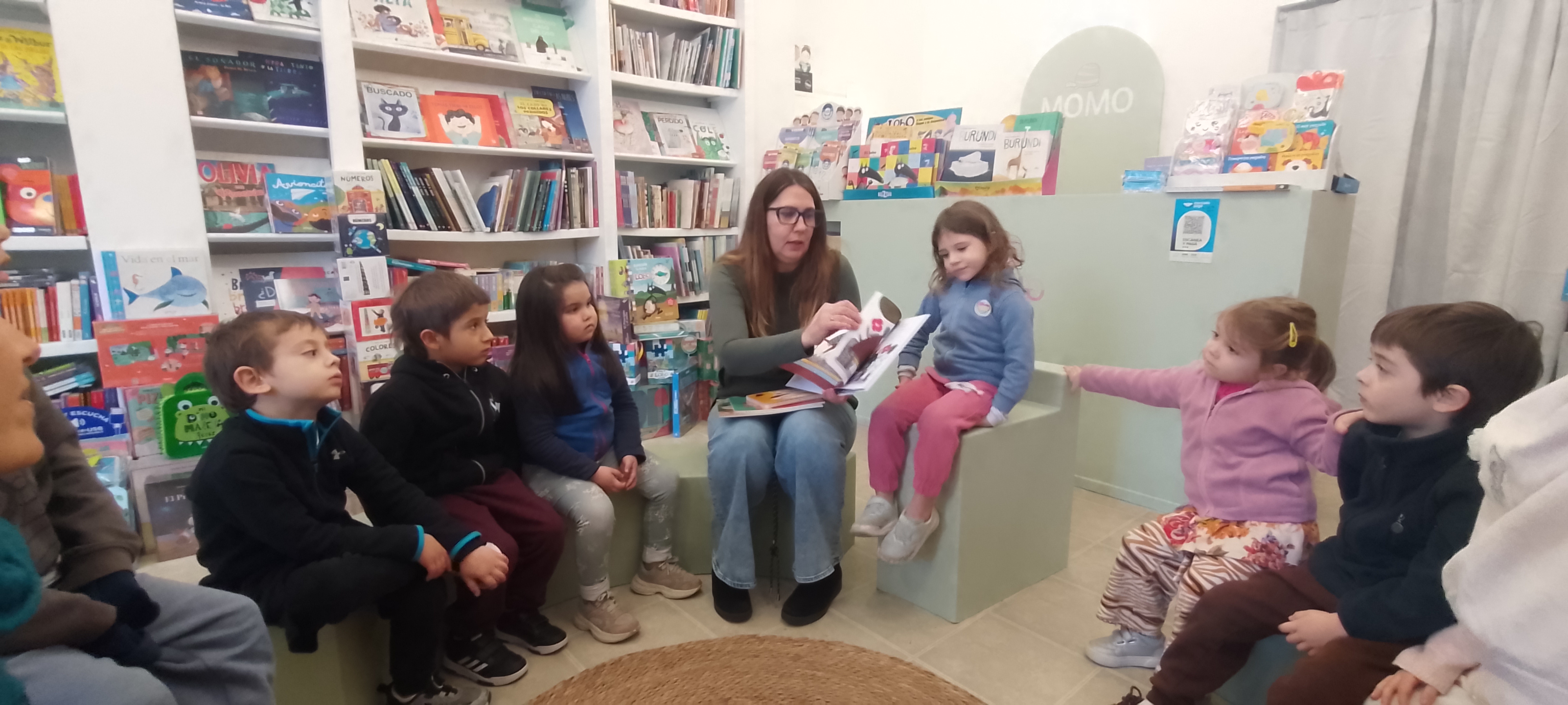 Visita a la Librería MOMO